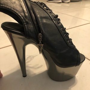Ellie Faux Leather Chrome Platform Boot Size 8